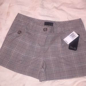 NWT women’s plaid print shorts size 5